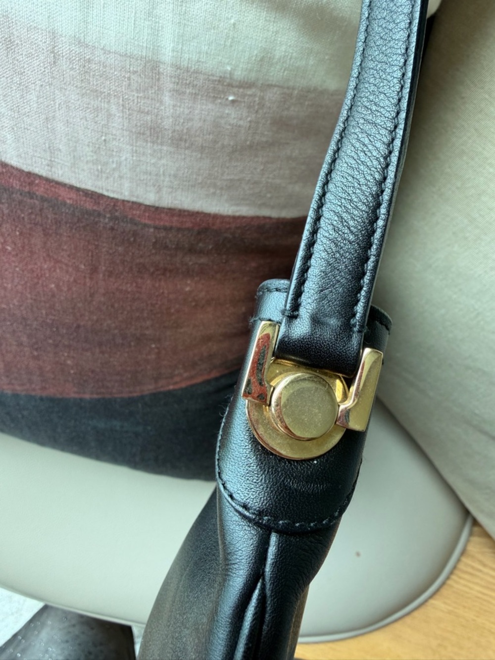 Salvatore Ferragamo Black Leather Shoulder Bag with Signature gold ring logo. - Picture 9 of 9
